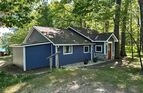 Carp Lake Cottage | Private beachfront cottage, WiFi and AC on Lake Paradise, minutes from Mackinaw