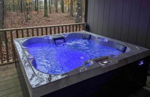 Henagar Apartment | Private Deck & Hot Tub: Gem Near Guntersville Lake