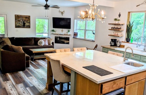 Covington Cabin | Private, fire pit on the river!