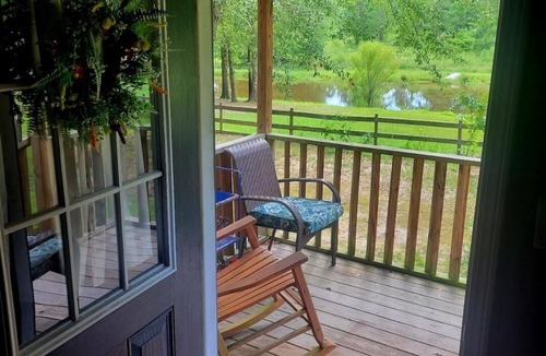 Bismarck Cottage | Private Gated Bungalow with Pond view close to Hot Springs and minutes to DeGray