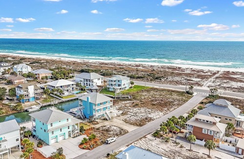 Perdido Key Coves One House | PRIVATE HEATED POOL & SPA, PRIVATE BEACH, VOLLEYBALL & PICKLEBALL. BOAT DOCK
