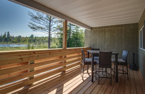 Interlochen Boat Rental | Private Hot Tub, King Size Bed Crystal Mountain 17 miles, Traverse City Sleeps 4