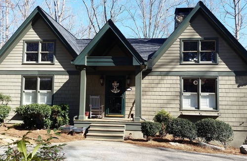 Buckhead House | PRIVATE LAKEFRONT ON 2+ AC W/BIG WATER VIEW W/HOT TUB (Min 30 Day Rental Only)