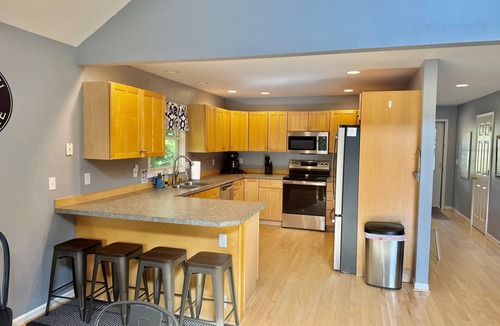 Central Lake House | Private Lakefront, Dog Friendly w/HOT TUB Home!SWIM/SKI/RELAX!