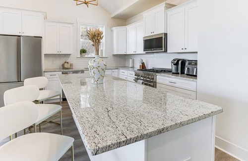 Rockford House | Private Lakeview Haven in Rockford