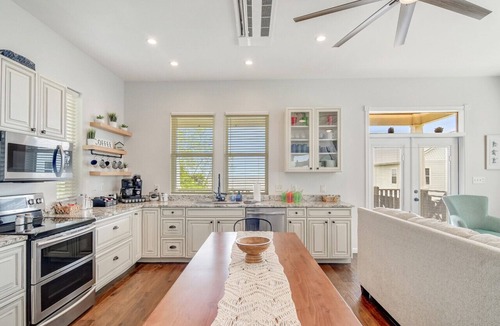Ocean Springs House | Private Oceanfront with Hot Tub