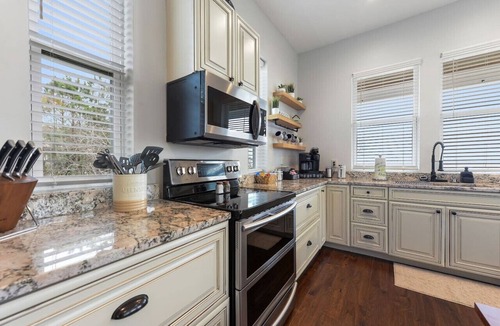 Ocean Springs House | Private Oceanfront with Hot Tub