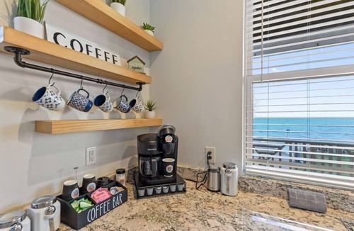 Ocean Springs House | Private Oceanfront with Hot Tub