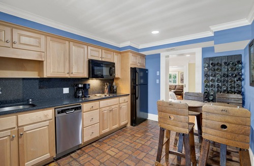 Historic Downtown Savannah House | Private Parking, Walk Everywhere, Heated Pool Access