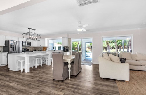 Gulf Pines House | ☀️Private Pool-6-Seater LSV(Golf Cart)-6BR Beach Therapy☀️