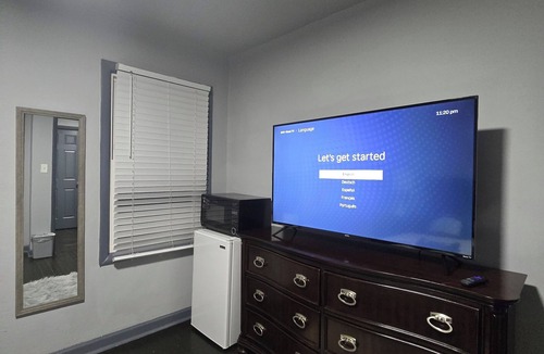 Decatur House | Private Queen Room near Downtown Atlanta & Airport - Shared Bath