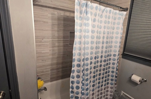 Decatur House | Private Queen Room near Downtown Atlanta & Airport - Shared Bath
