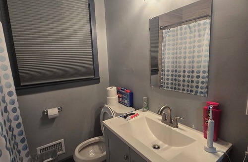Decatur House | Private Queen Room near Downtown Atlanta & Airport - Shared Bath