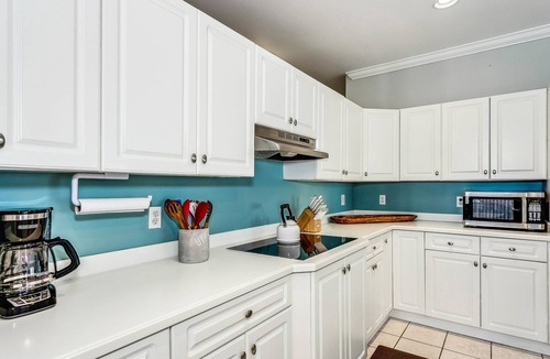 Ono Island House | Private Saltwater Heated Pool |8 Bikes |Walk to Johnson Beach |Single Level |Screened Lanai