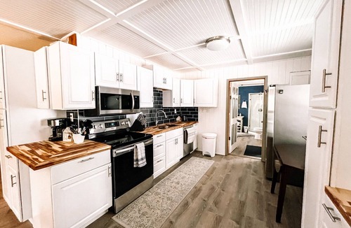 Michaywe House | Private Screened Porch with Michaywe Amenities