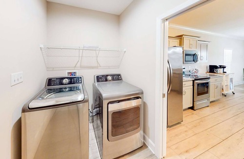 Navarre House | Private snowbird-friendly home with enclosed yard, patio, grill & washer/dryer