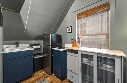 East Side Apartment | Private, Stylish, and Relaxing East Atlanta Studio with Pool and Patio