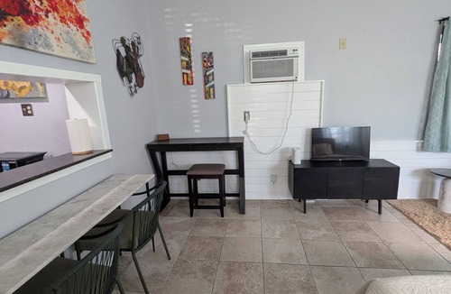 Black Pearl Cottage | Private Uptown Cottage near Tulane, Loyola and Audubon Park