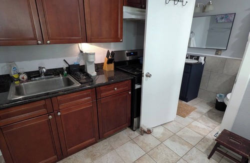 Black Pearl Cottage | Private Uptown Cottage near Tulane, Loyola and Audubon Park