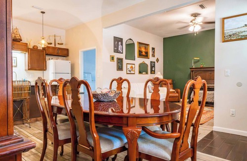 Enterprise Cottage | Private Vintage-Chic 1BR w/Jacuzzi Tub Enterprise