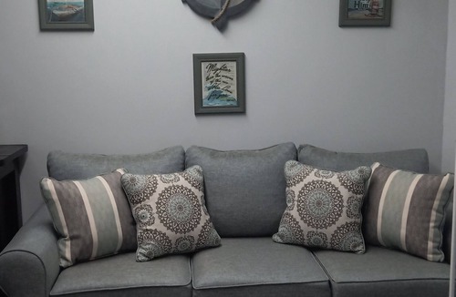 Albany House | Privet Oasis no smoking with AC/heat, wi-fi, Ruko TV. Privet entry and bathroom