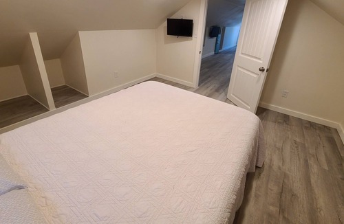 Childersburg House | Quaint 1 bedroom upstairs loft, new construction in 2021, 8 mins from Sylacauga.