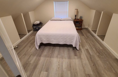 Childersburg House | Quaint 1 bedroom upstairs loft, new construction in 2021, 8 mins from Sylacauga.
