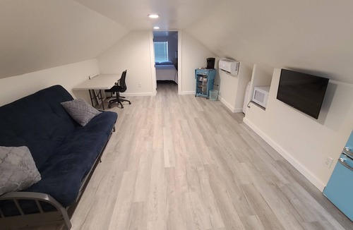 Childersburg House | Quaint 1 bedroom upstairs loft, new construction in 2021, 8 mins from Sylacauga.