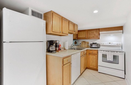 New Orleans Apartment | Quaint Apt in Bayou St John — Steps to City Park and close to the fairgrounds