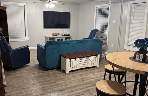 Pascagoula House | Quaint Getaway! Beautiful 2-bedroom house with AC in pleasant Pascagoula
