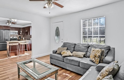 Westside House | Quaint, private stay with a large yard, private washer/dryer - snowbird friendly
