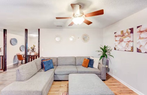 Gunter Afs House | Quaint room w/Queen Bed and Private Bath
