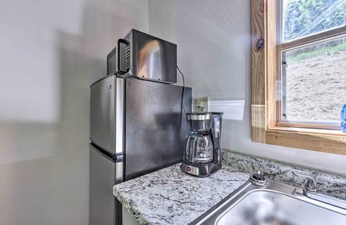 East Tallassee Cabin | Quaint Tallassee Cabin: Stone Creek On-Site!