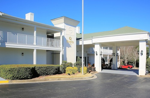 Fayetteville Hotel | Quality Inn Fayetteville Near Historic Downtown Square