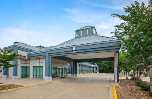 Louisville Hotel | Quality Inn Louisville MS