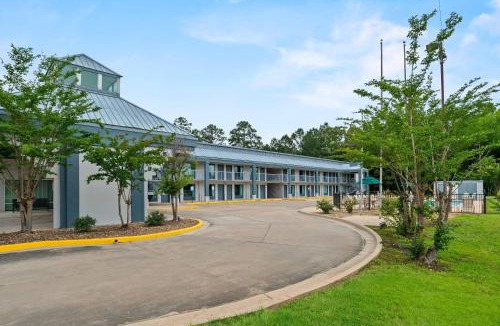 Louisville Hotel | Quality Inn Louisville MS