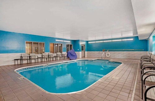 Crestline Heights Hotel | Quality Inn & Suites Birmingham - Highway 280