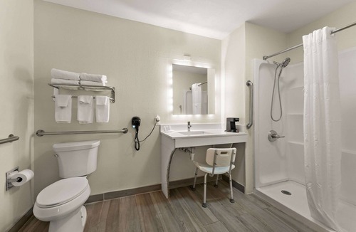 Dublin Hotel | Quality Inn & Suites Dublin