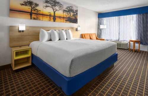 Waycross Hotel | Quality Inn Waycross