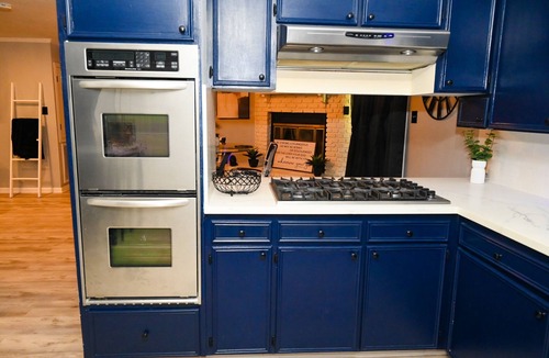 Gonzales House | Quiet 4BR Home, 7 Beds, Near I-10, Plants & Hospitals