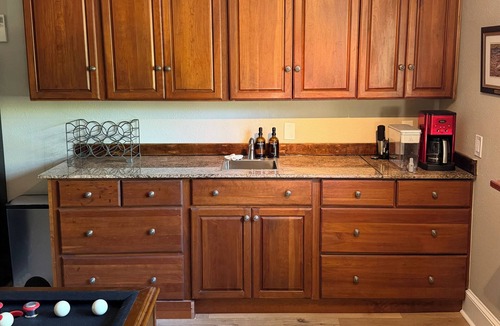 Saint Bernard House | Quiet cabin minutes away from world-class fisheries