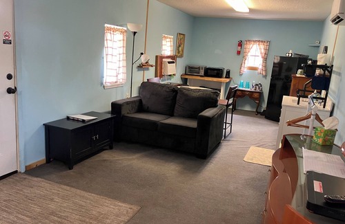 Elberta Cabin | Quiet Cabin with Owa theme park, shopping, dining and the beach minutes away.