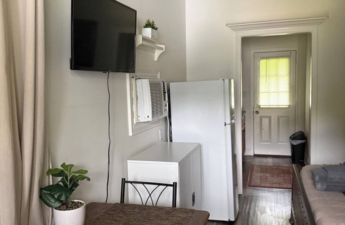 South Baton Rouge Cottage | Quiet & Comfy 1BR House – 13 Minutes to LSU Campus