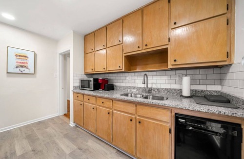 Hapeville House | Quiet & Comfy Perfect location for World Cup. Airport 5 mins/MBenz 10 mins