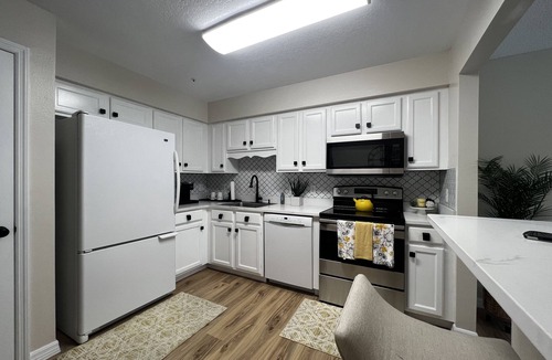 Plymouth Condo | Quiet community, 40 min from the beach, 20 min from theme parks. Newly Renovated