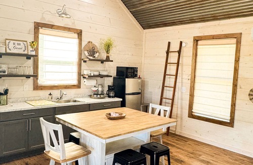 De Queen Cabin | Quiet Cozy Cabin on Little River.