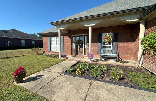 Oxford House | Quiet Family & Pet Friendly Home