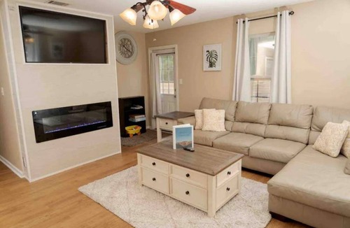 Valdosta Apartment | Quiet Family Sized Duplex in a Quiet Subdivision 20 minutes from Wild Adventures