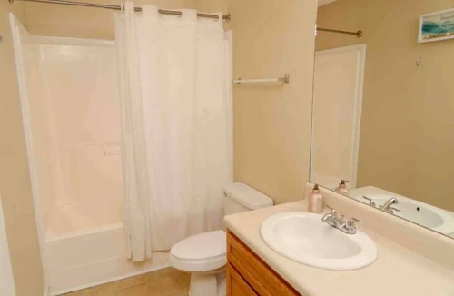 Valdosta Apartment | Quiet Family Sized Duplex in a Quiet Subdivision 20 minutes from Wild Adventures