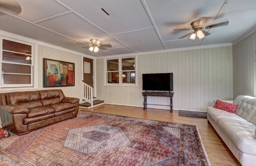 Woodland House | Quiet Farm Getaway - Mini-Callaway Gardens without Calloway Prices
